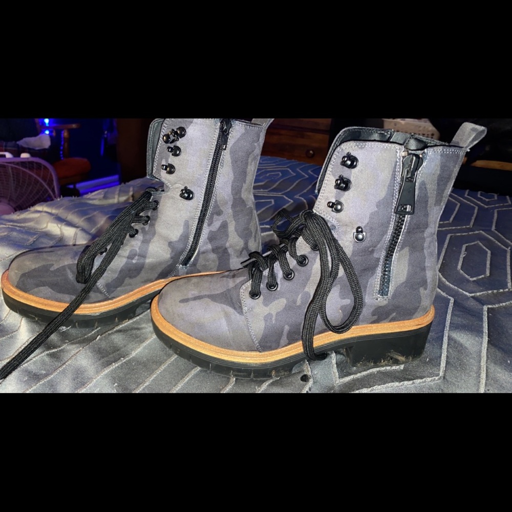 Camo combat boots, size 7 women’s